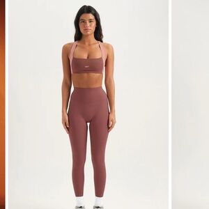 AIRLUXE BREATHE CONTOUR BRA S -
and Breathe High-Rise Leggings XS EMBER bundle